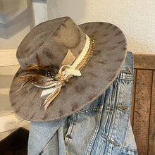 Load image into Gallery viewer, Subtle Shimmer