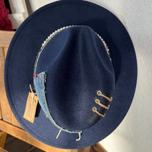 Load image into Gallery viewer, Navy Short Brim